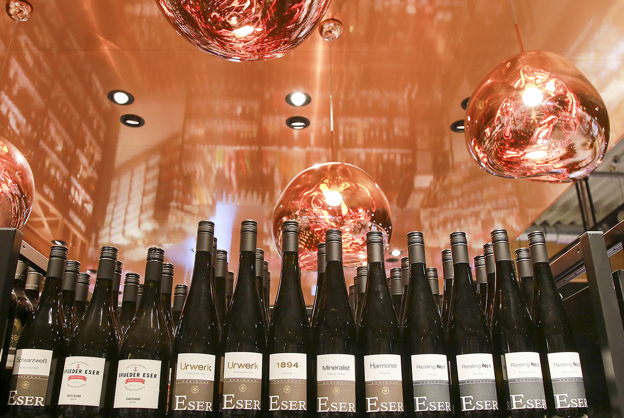 Mehrere Flaschen Wein